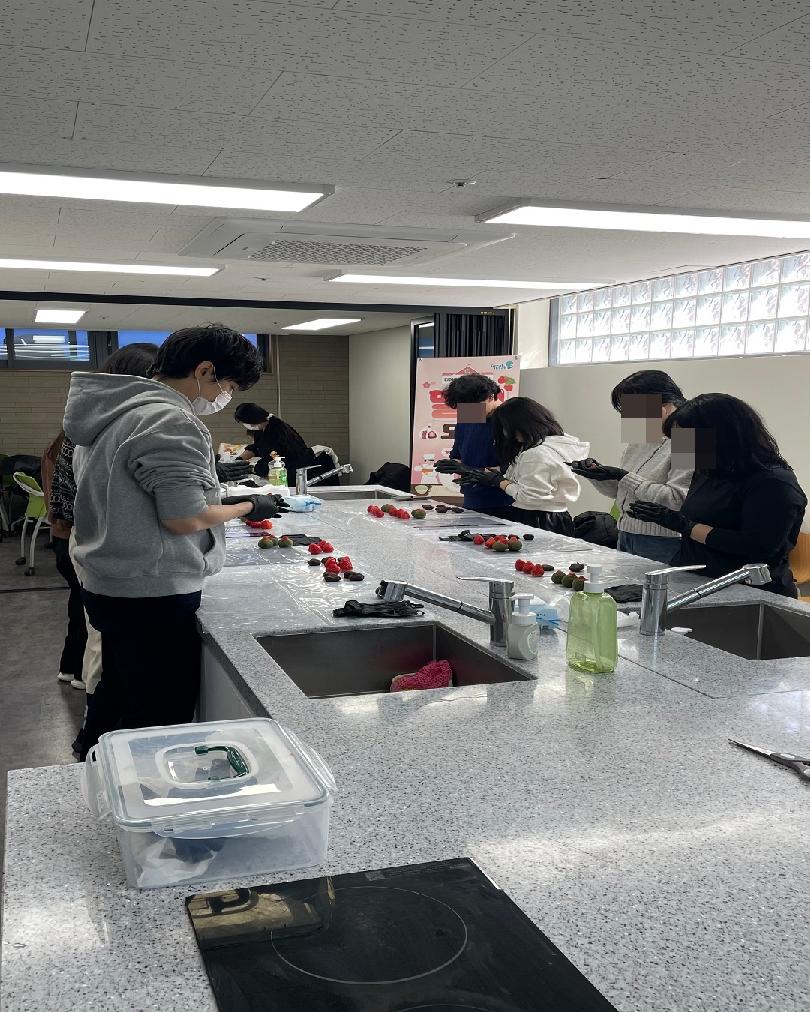 2026.03.07.딸기모찌만들기1.jpg